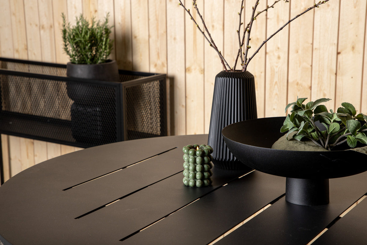 Alma Gartentisch in Schwarz präsentiert im Onlineshop von KAQTU Design AG. Gartentisch ist von Venture Home