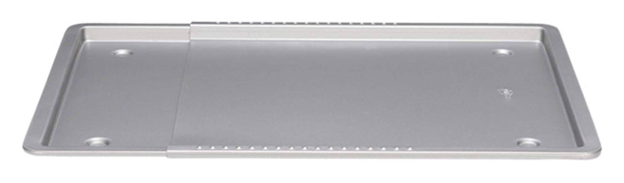 Entdecken Sie das PATISSE Backblech Silver-Top, ausziehbar von 33-47 cm. Hochwertige Antihaftbeschichtung, robust und langlebig für perfekte Backergebnisse.