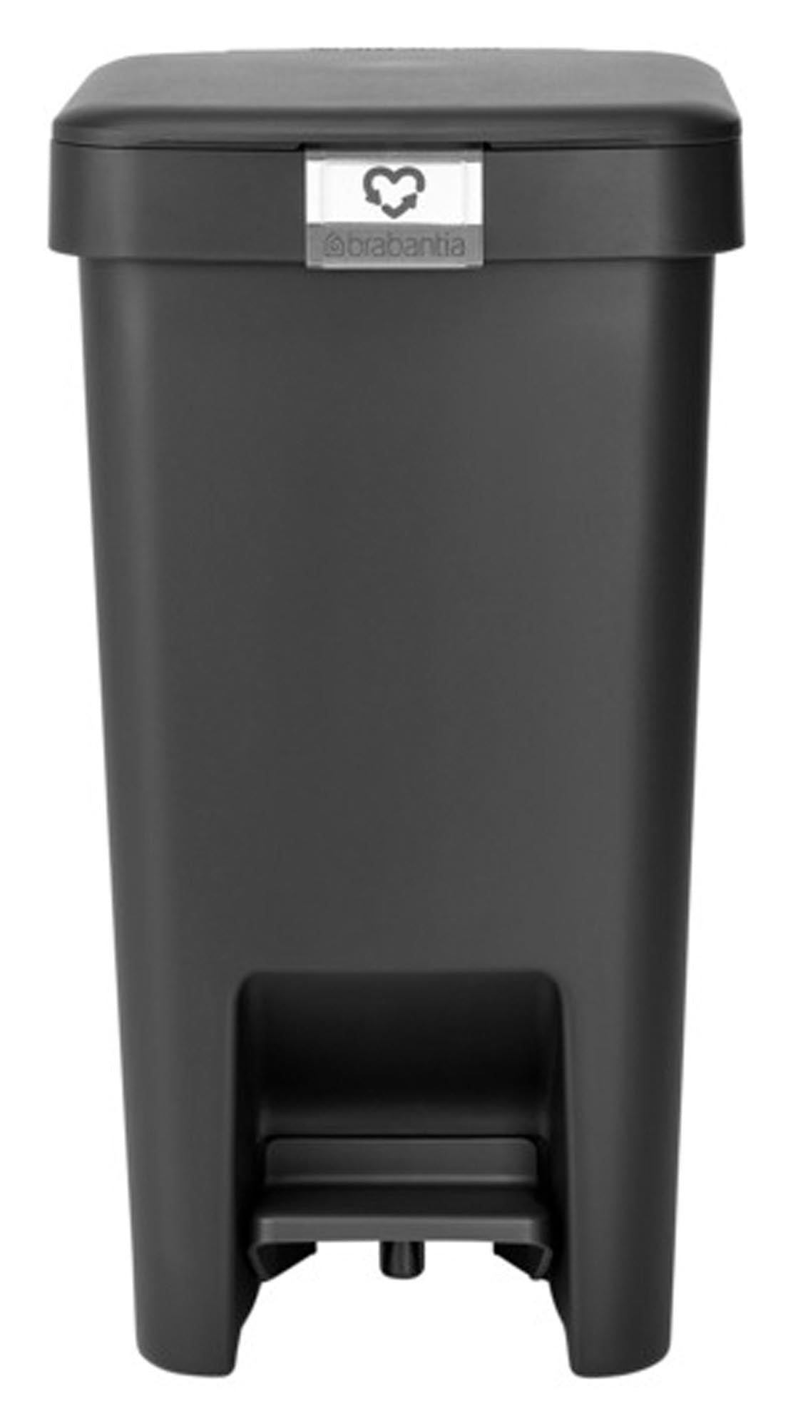 Entdecken Sie den BRABANTIA Treteimer StepUp 10 l in dark grey. Hochwertig, hygienisch und stilvoll – ideal für Küche und Büro.