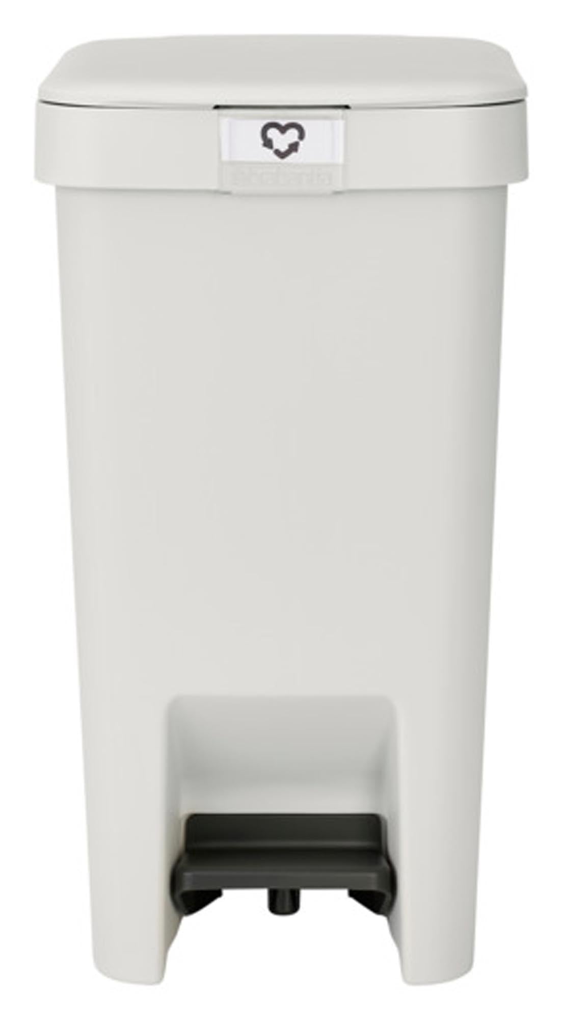 Entdecken Sie den BRABANTIA Treteimer StepUp 10 l in light grey – ideal für hygienische Abfallentsorgung, modernes Design und hochwertige Verarbeitung.