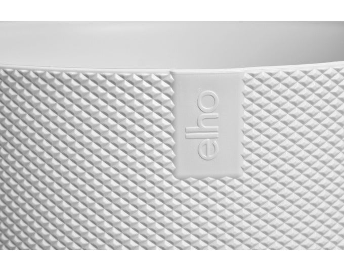 Entdecken Sie das stilvolle ELHO Pflanzengefäss Jazz rund ø 30 cm in seidenweiss. Nachhaltig aus recyceltem Plastik, ideal für Ihre Pflanzen!