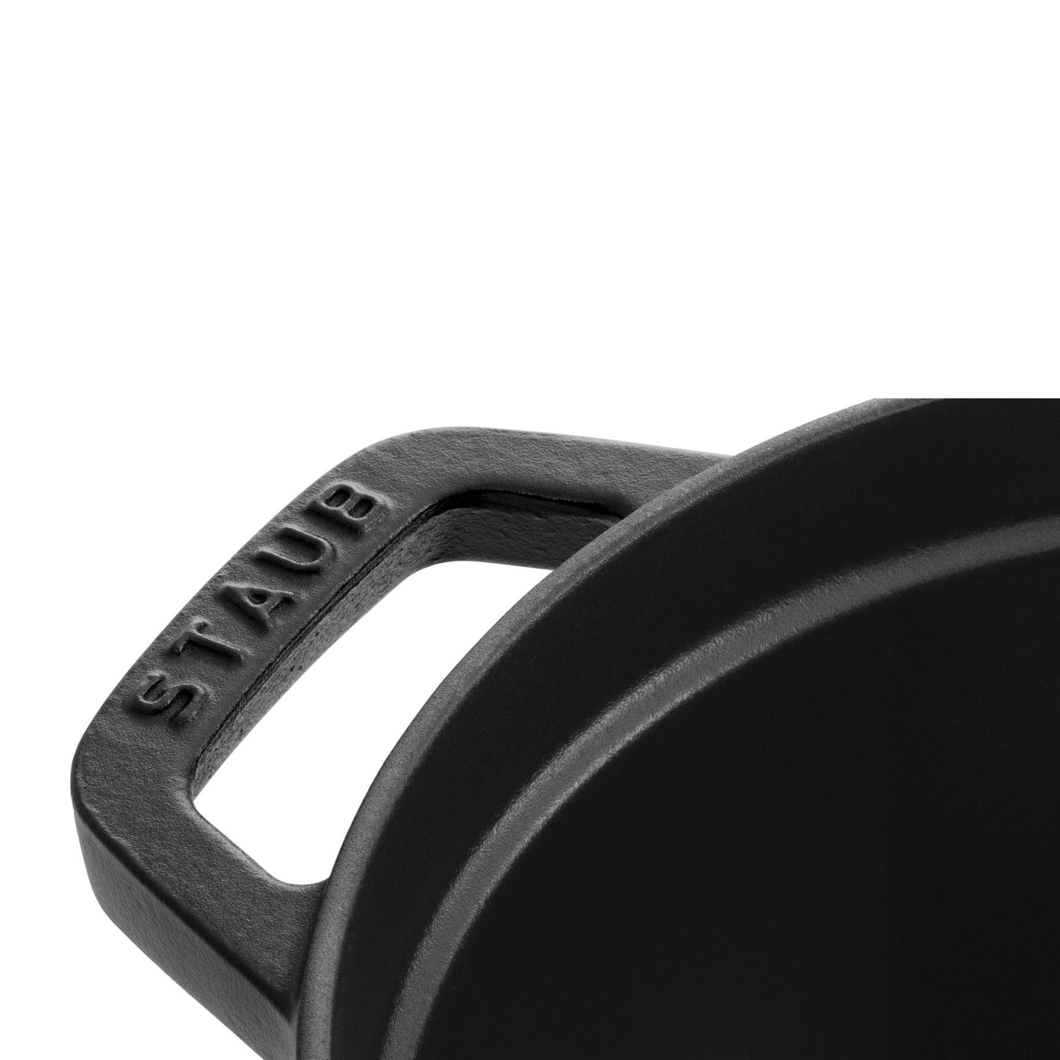 Die Cocotte oval 2.35l von Staub ist ideal für schmackhafte Gerichte. Ihr robustes Gusseisen garantiert optimale Wärmeverteilung und stilvolles Kochen.