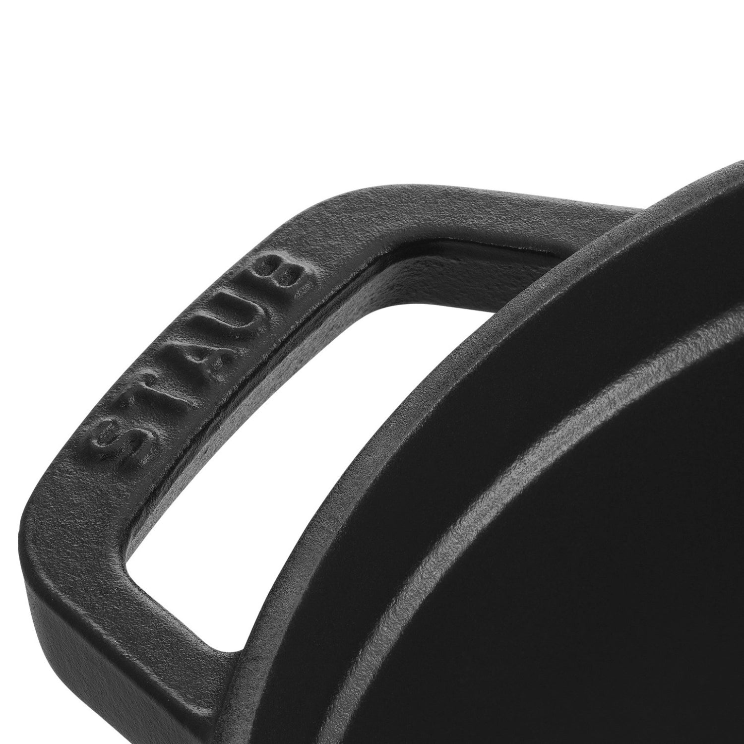 Hochwertige ovale Cocotte von Staub mit 6,7 l Volumen, ideal für die Zubereitung von herzhaften Gerichten und besonderen Anlässen.