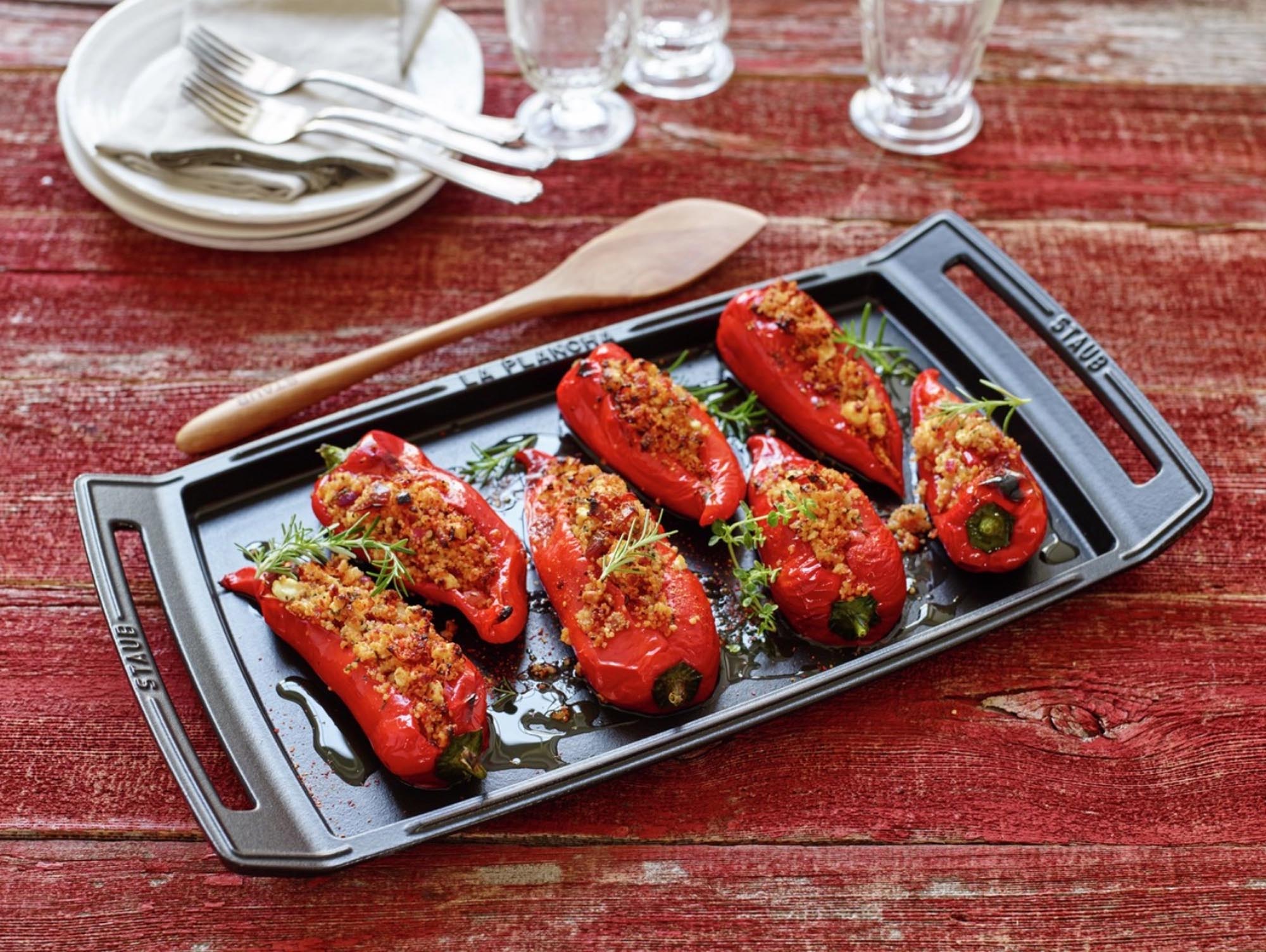 Staub Teppanyaki-Platte: Vielseitiges Grillvergnügen auf 38x25 cm.