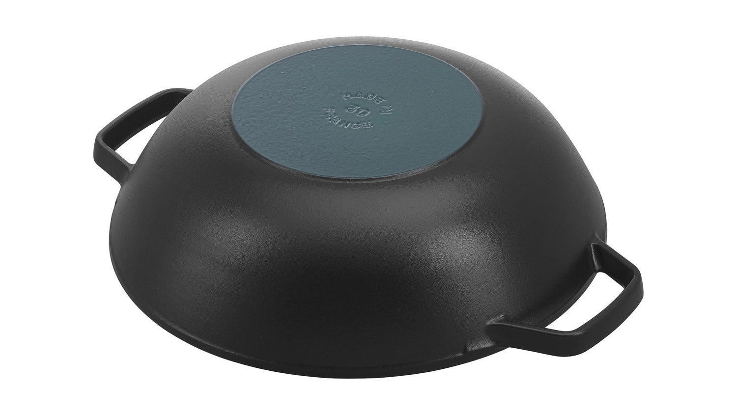 Hochwertiger Wok von Staub mit 4,4 l Volumen und transparentem Glasdeckel, perfekt für vielseitige und gesunde Zubereitung.