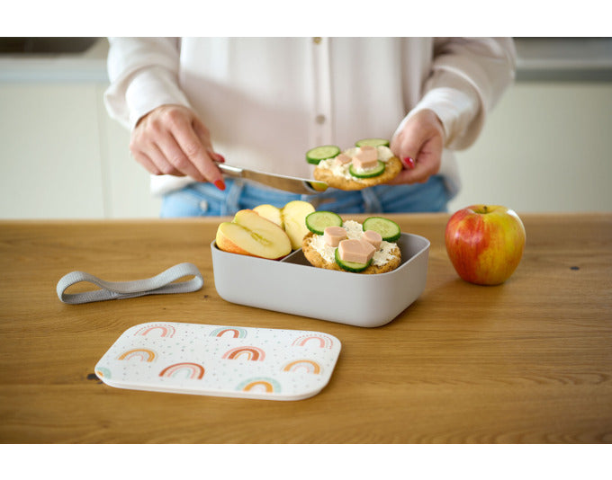 Entdecken Sie die ZELLER Lunchbox Dino (19x12.5x6 cm) – perfekt für kleine Abenteurer! BPA-frei, fröhliches Design und spülmaschinenfest.
