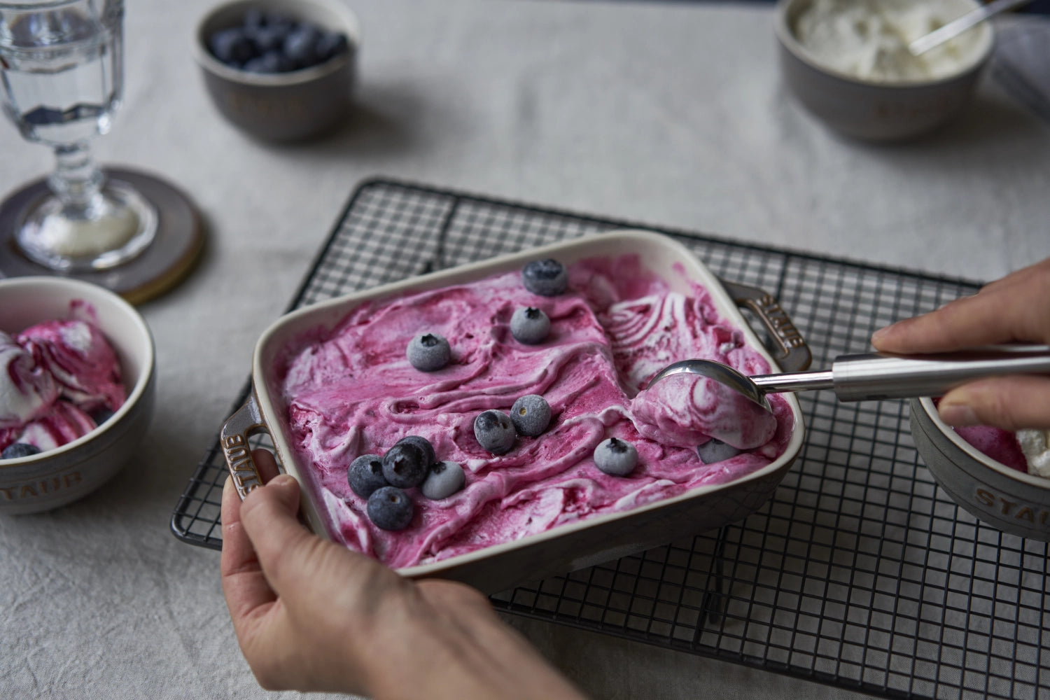 2 ensembles de fournaises en céramique 20x16 et 27x20 cm