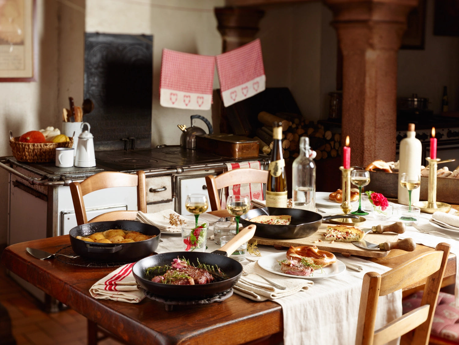 Poêle à frire avec poignée en bois