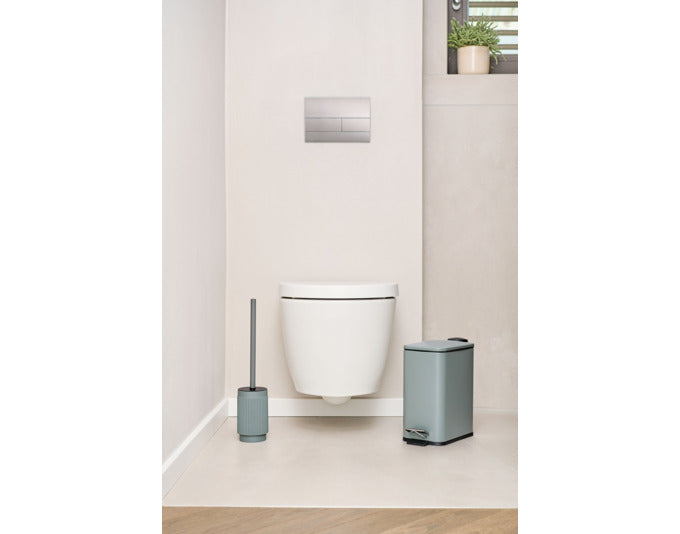 ZELLER Treteimer Soft Close weiss 5 l in präsentiert im Onlineshop von KAQTU Design AG. Mülleimer ist von ZELLER PRESENT