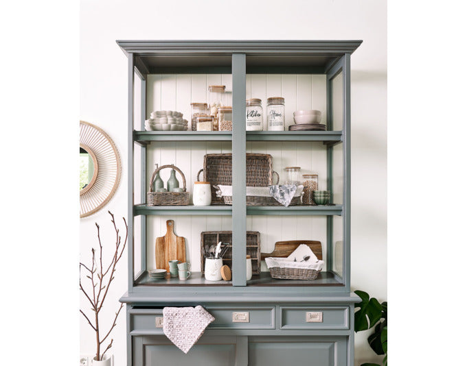 Elegantes Salz- und Pfefferstreuer-Set aus robustem Steingut, zeitloses Design, ideal für jede Tischdekoration.