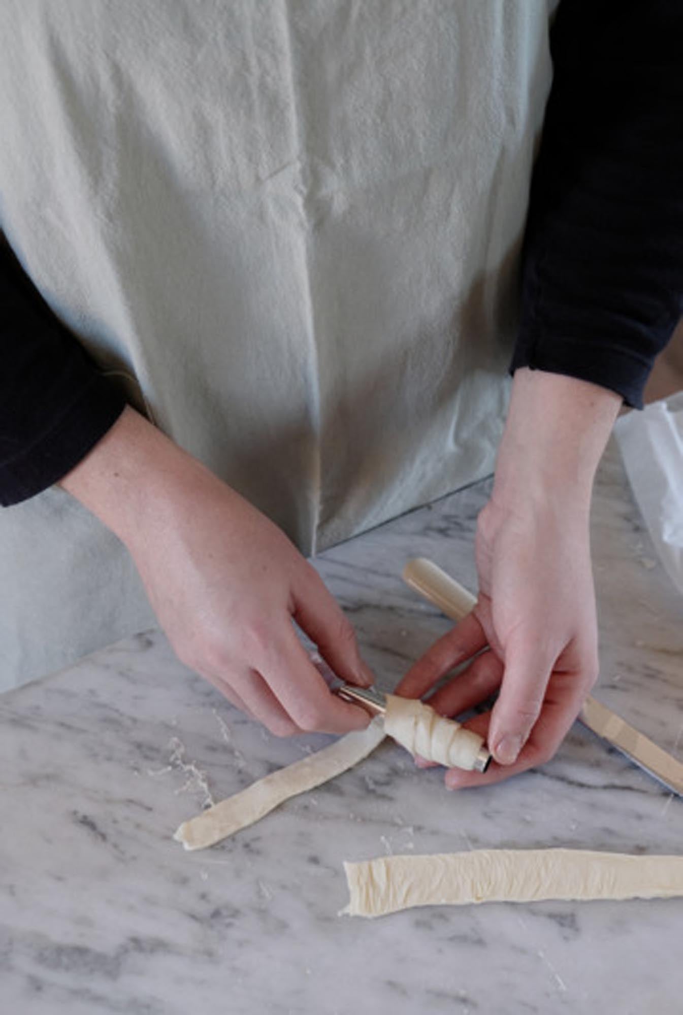 Mini Cannoli-Förmchen von DECORA: Perfekt für knusprige, kleine Cannoli. Robust, langlebig, ideal für kreative Füllungen. 10 Stück pro Packung.