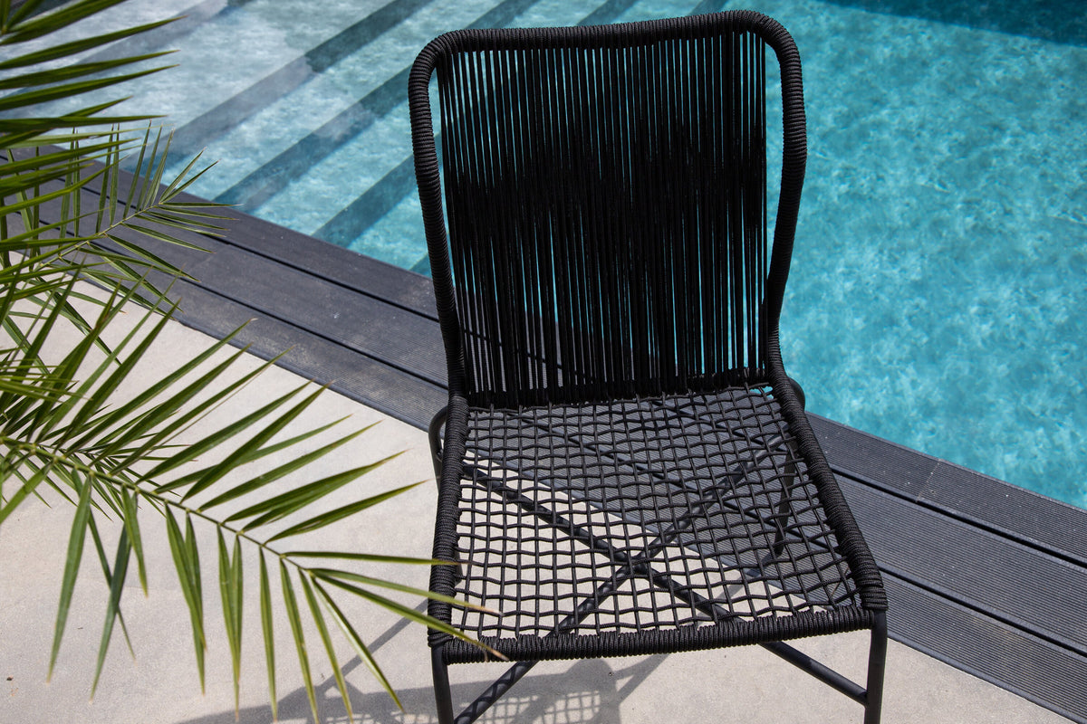 Julian Gartenstuhl in Schwarz präsentiert im Onlineshop von KAQTU Design AG. Gartenstuhl ist von Venture Home