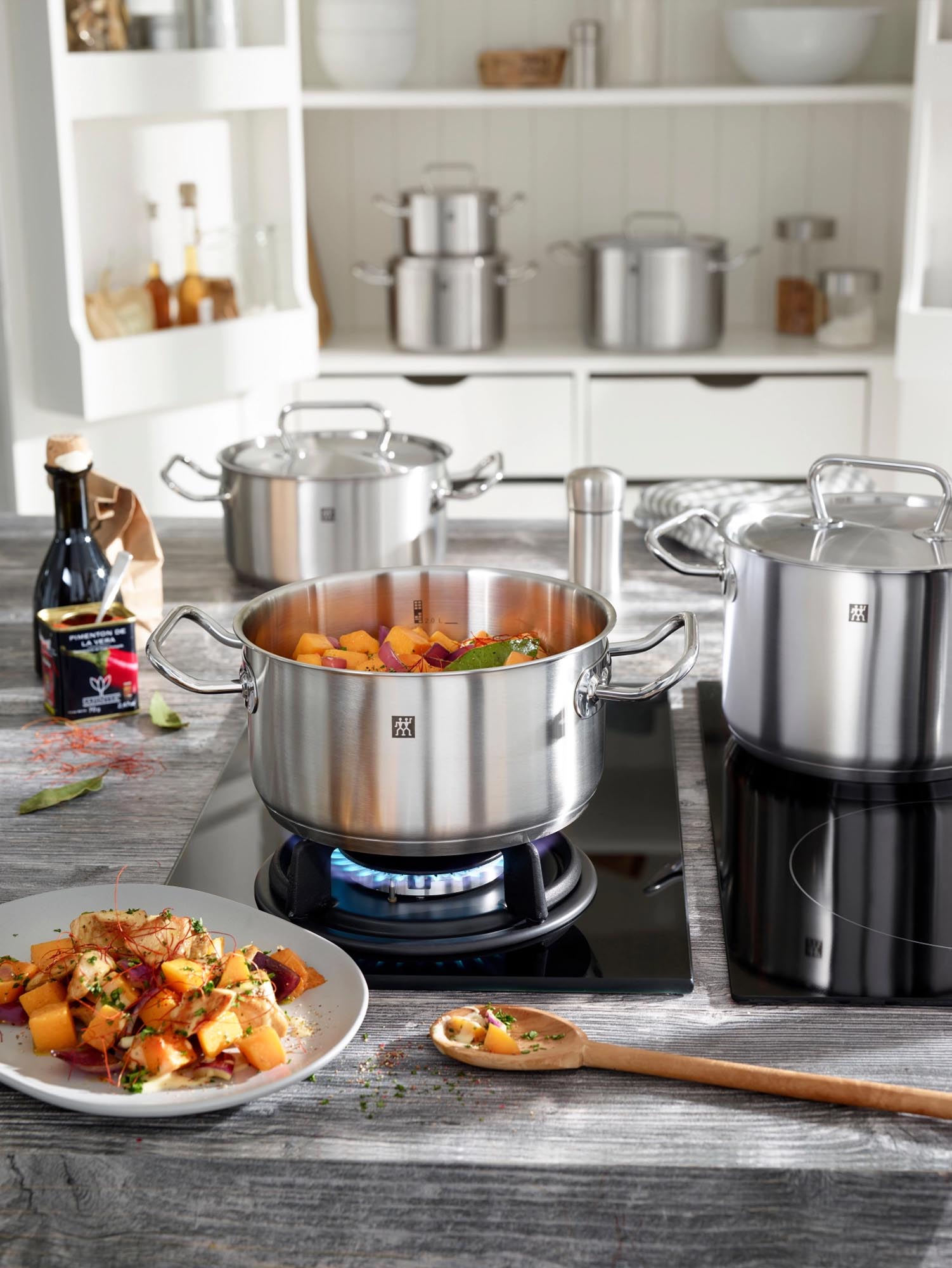 Hochwertiges 4-teiliges Zwilling Twin Classic Kochgeschirr-Set aus Edelstahl, perfekt für vielseitige und elegante Kochkreationen.