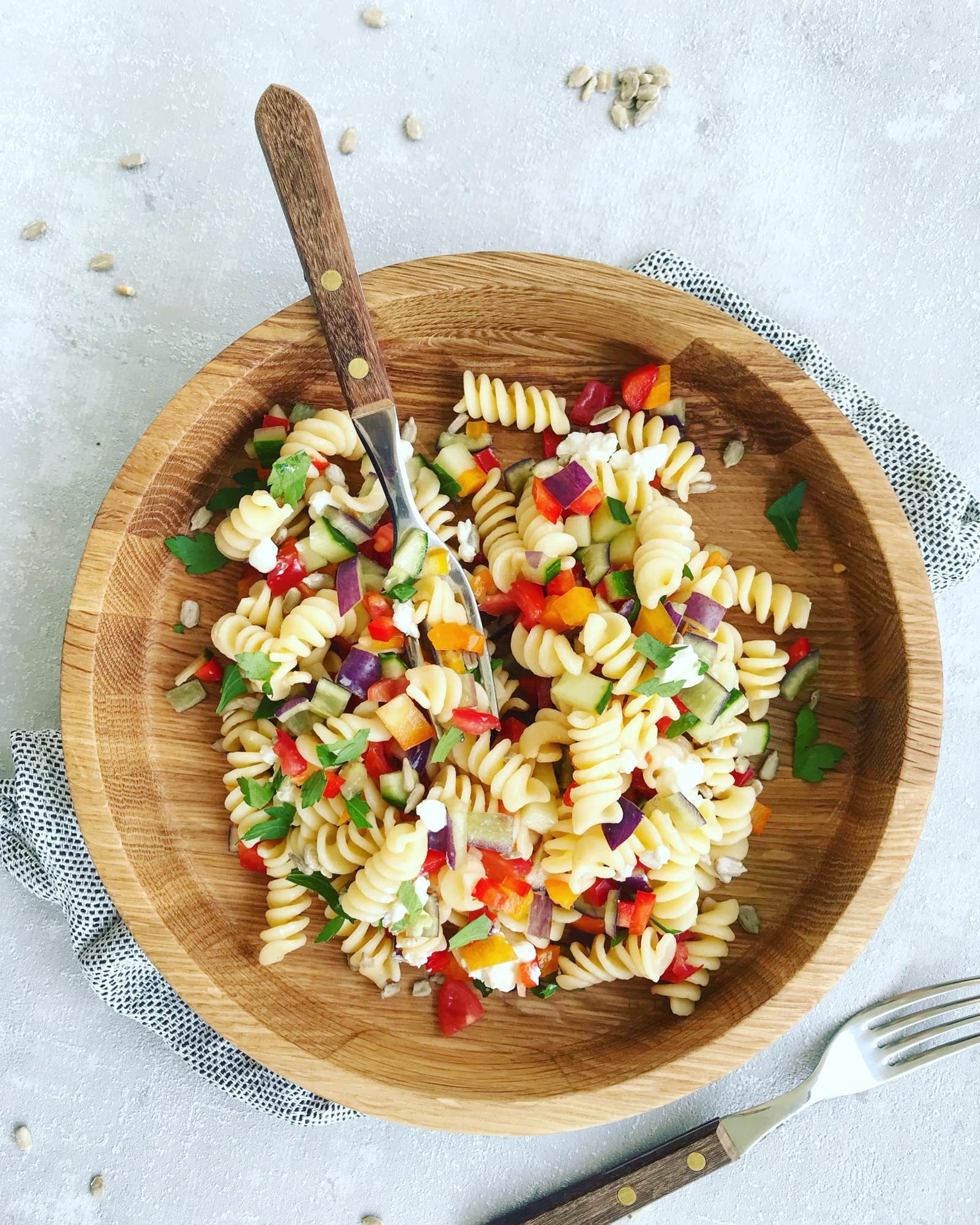 Elegante Eiche Schale 20x4.3 cm von Continenta – modern und edel.