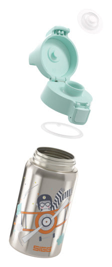 Entdecken Sie die SIGG Bottle Shield One Pilot 0.5 l – die ideale, schadstofffreie Trinkflasche für Kinder, perfekt für Schule und Abenteuer!
