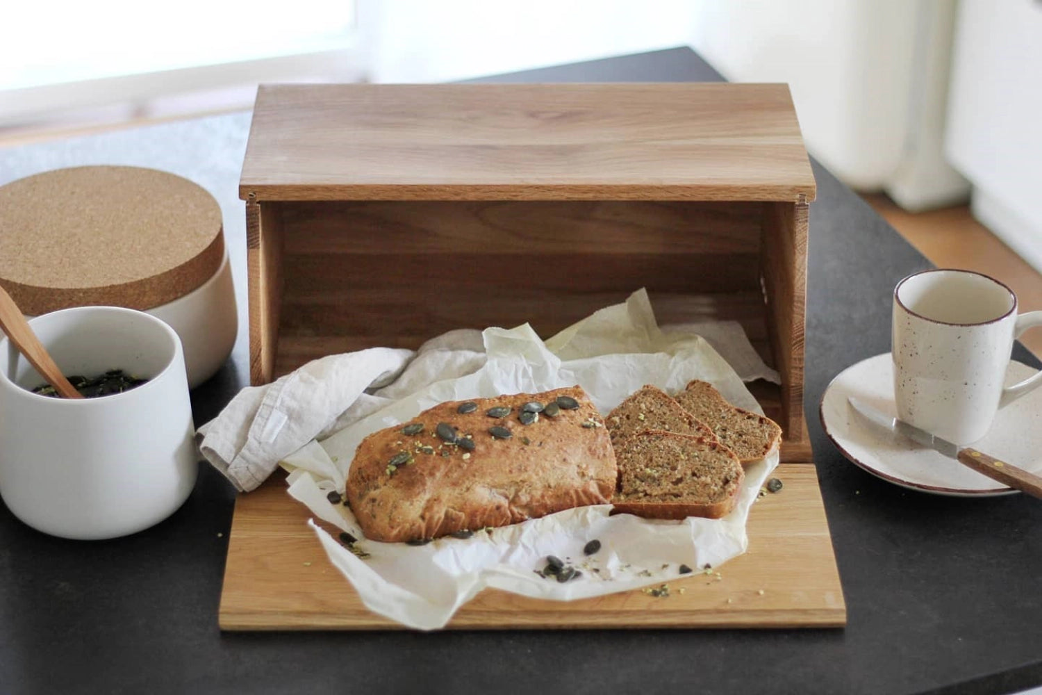Oak bread bin, 40x26x18.5cm