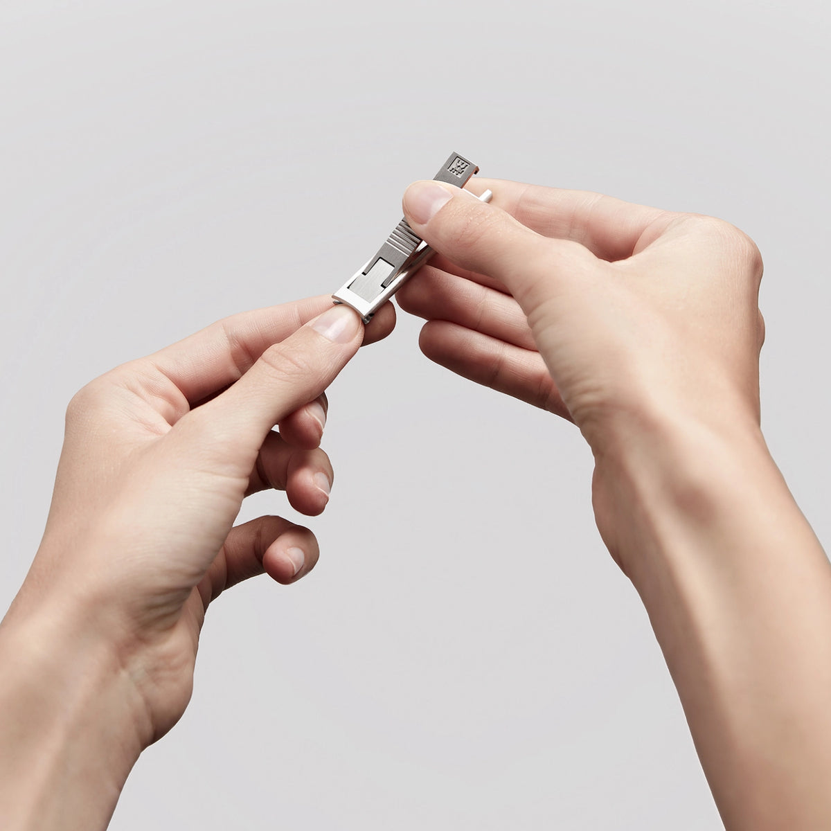Nagelknipser TWIN S mattiert Box, 60 mm in Silber präsentiert im Onlineshop von KAQTU Design AG. Pflege ist von Zwilling Beauty