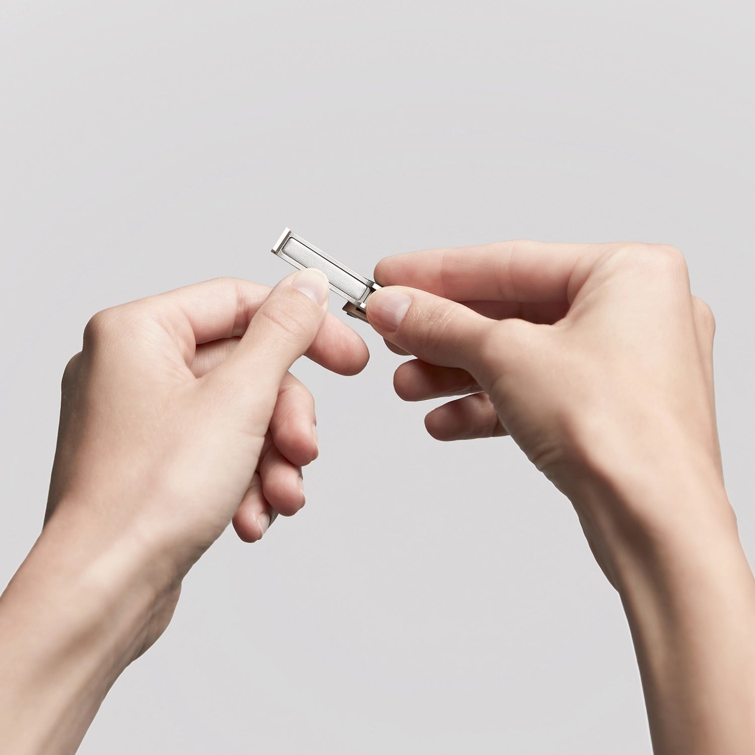 TWIN S Nagelknipser von Zwilling Beauty: eleganter, ergonomischer Nagelknipser im Lederetui, 60 mm, aus hochwertigem Edelstahl für präzise Nagelpflege.