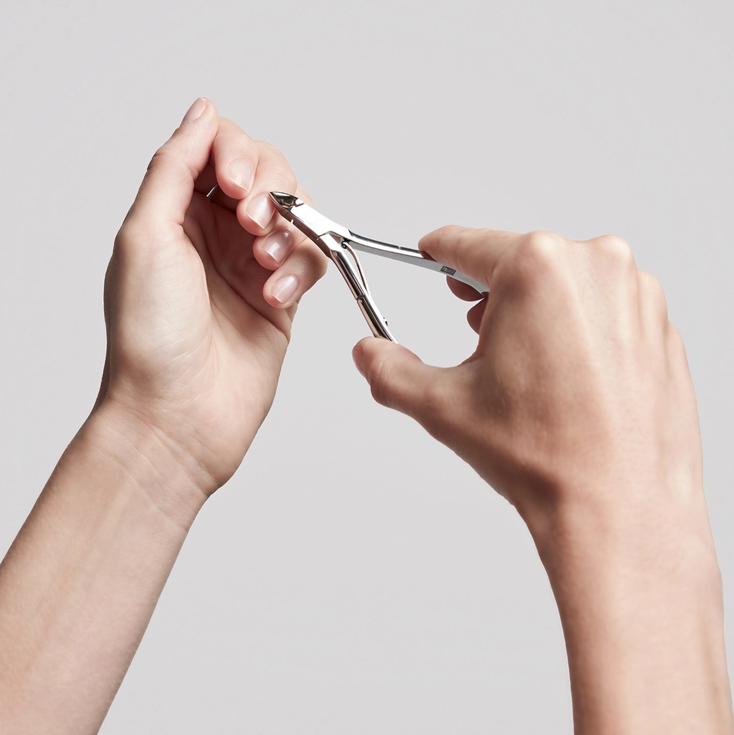 Skin forceps, polished 100 mm