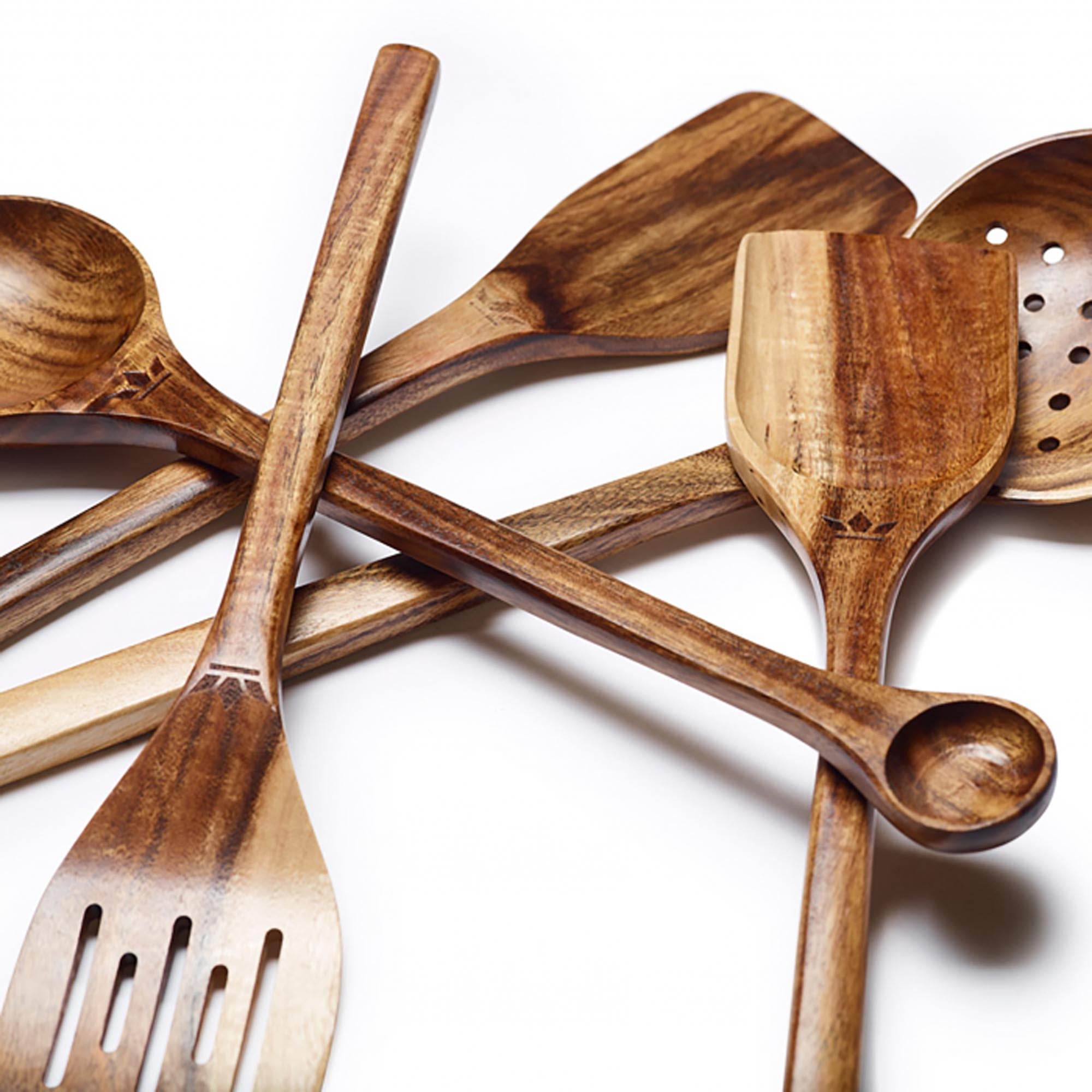 Entdecken Sie das 8-teilige Holz-Utensilien-Set von DUTCHDELUXES aus langlebigem Akazienholz – perfekt für Ihre moderne Küche und umweltbewusstes Kochen.