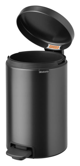 Entdecken Sie den BRABANTIA Treteimer NewIcon 12 l in confident grey – stilvoll, geräuscharm und ideal für jedes Zuhause. Hochwertige Materialien und durchdachte Funktionen garantieren eine mühelose Nutzung.