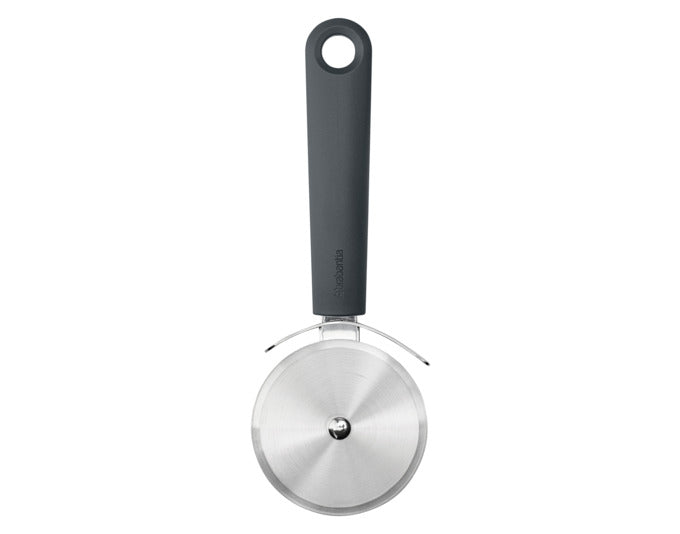 BRABANTIA Pizzaschneider Tasty+ dark grey in präsentiert im Onlineshop von KAQTU Design AG. Pizza ist von BRABANTIA