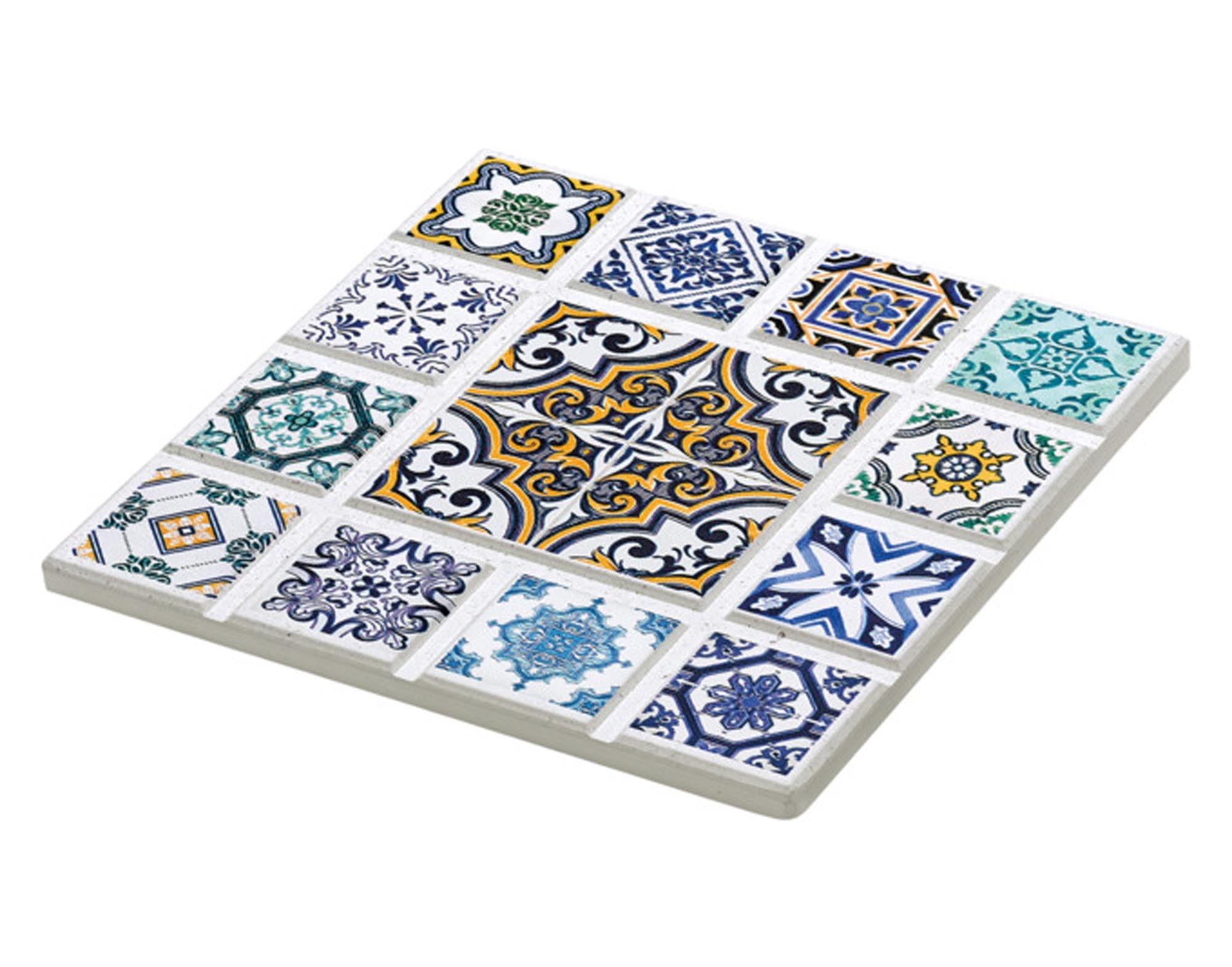 Stilvolle ZASSENHAUS Untersetzer, hitzebeständig bis 220°C, schützen Oberflächen und sind pflegeleicht. Elegantes Kreuzdesign.