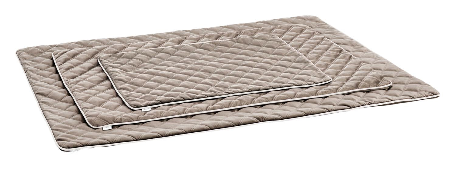 Die LABONI Decke Oxford Olive S bietet kleinen Hunden luxuriösen Komfort und Wärme. Ihr elegantes Design passt perfekt in jedes Zuhause und ist ideal für Reisen.