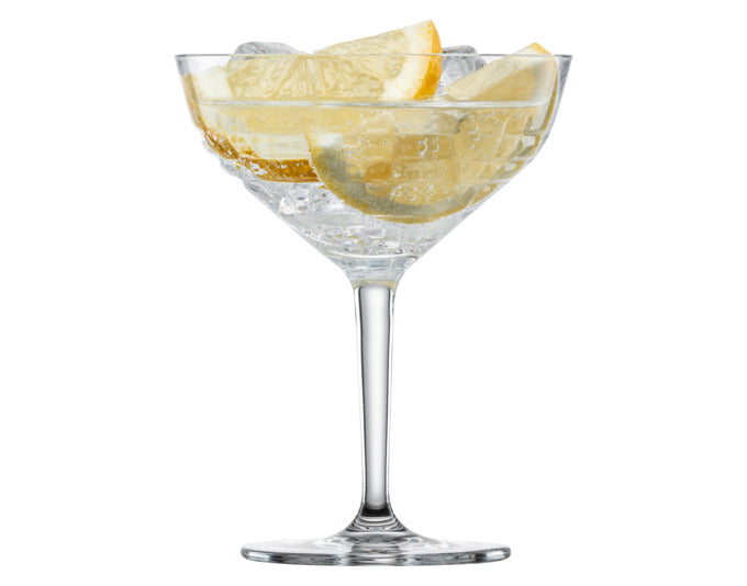 Entdecken Sie die eleganten Cocktailgläser Destille No. 1 von ZWIESEL GLAS – perfektes Design für anspruchsvolle Genießer. Ideal für jeden Drink!