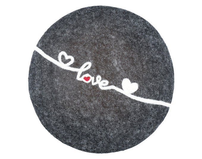 CILIO Untersetzer Lana Love grau weiss ø 21 cm in präsentiert im Onlineshop von KAQTU Design AG. Pfannenuntersatz ist von CILIO