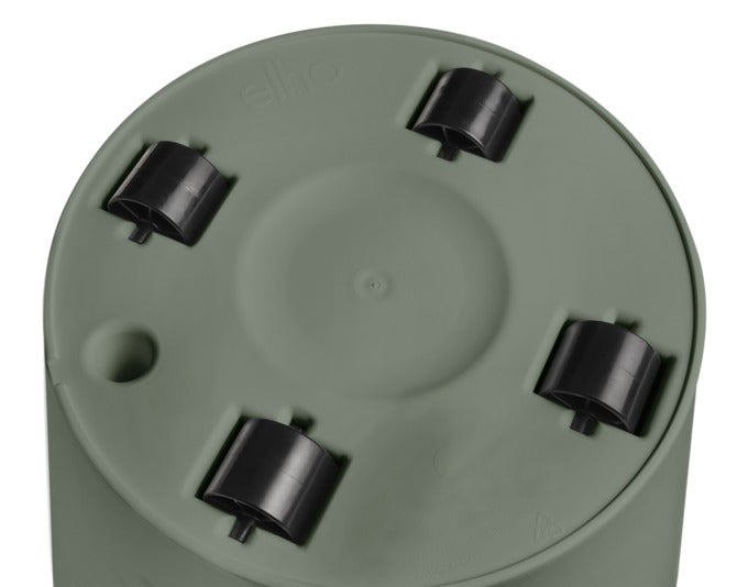 Entdecken Sie das ELHO Pflanzengefäss Loft Urban Rund mit Rollen in Pistazien Grün – ideal für stilvolle Gärten und Balkone. Mit integriertem Wasserreservoir und modernem Design.