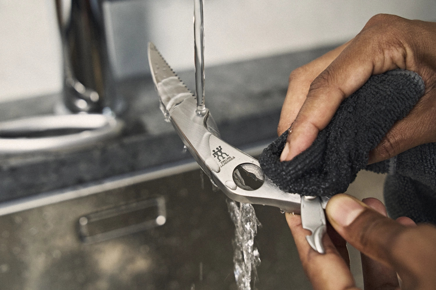 Ciseaux de volaille avec ongle de levage