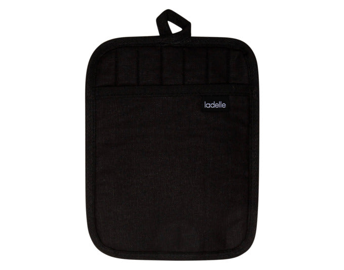 Entdecken Sie die LADELLE Topflappen Lennox in elegantem Schwarz. Dieses 2er-Set schützt Ihre Hände beim Kochen und Backen optimal.