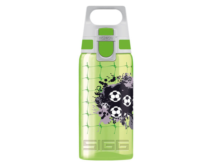 SIGG Trinkflasche Bottle Viva One Football 0.5 l in präsentiert im Onlineshop von KAQTU Design AG. Flasche ist von SIGG