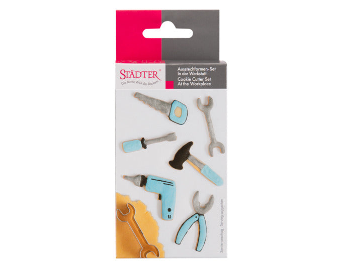 Entfalten Sie Ihre Backkünste mit dem 6-teiligen STÄDTER Ausstecher Set "In der Werkstatt"! Ideal für kreative Motive von 7,5 bis 9 cm.