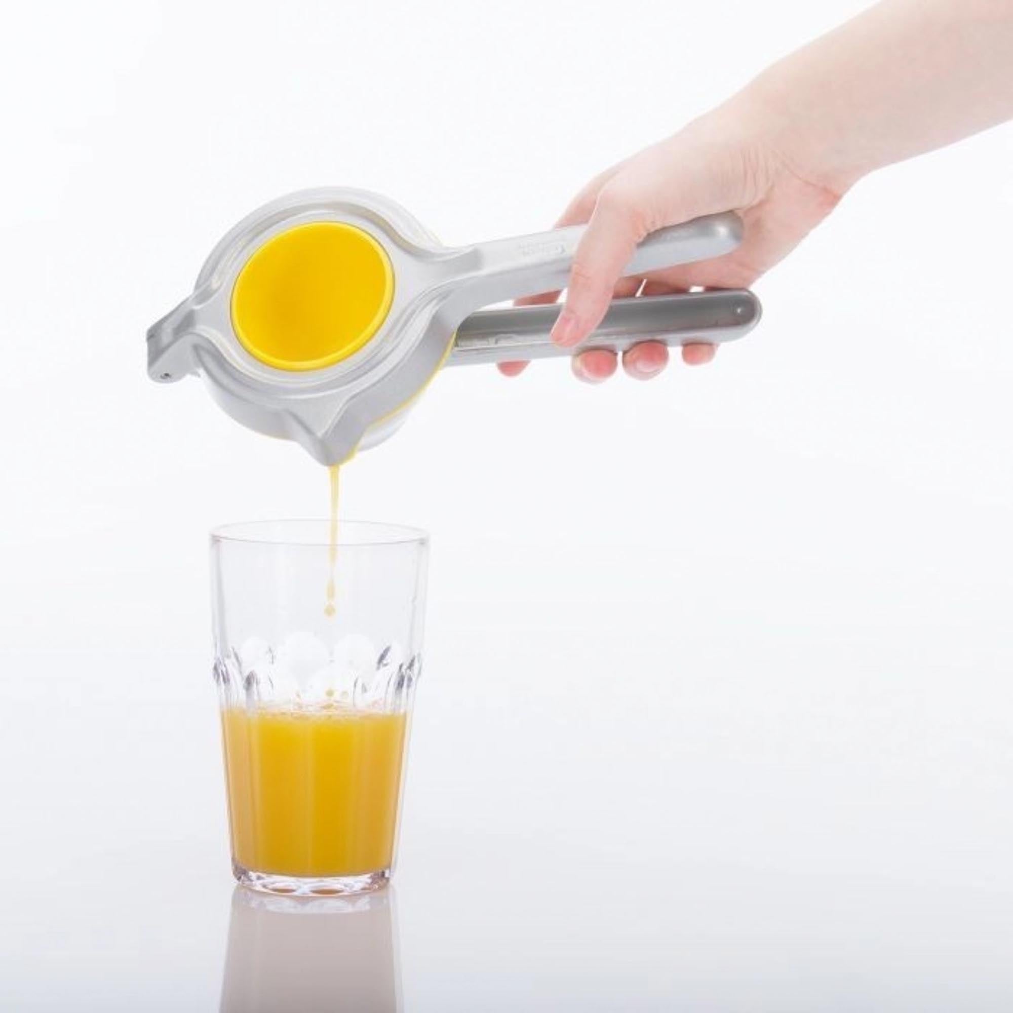 Effiziente Fruchtpresse Limona von Westmark, perfekt für Zitrusfrüchte, kompakt, langlebig, Masse: 24x11.5x7cm, leicht zu säubern.