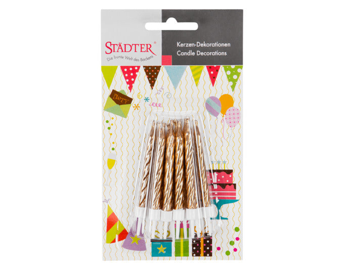 Verleihen Sie Ihrer Feier Glanz mit den STÄDTER Geburtstagskerzen in Gold! Diese 7.5 cm hohen Kerzen mit Halter sind ideal für jeden Kuchen und sorgen für eine festliche Stimmung.