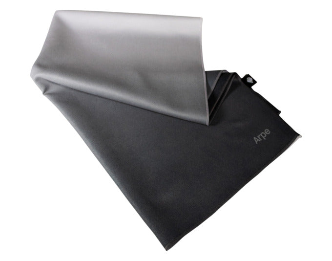 ARPE Badtuch calm charcoal gray 75 x 155 cm in präsentiert im Onlineshop von KAQTU Design AG. Badzubehör ist von ARPE