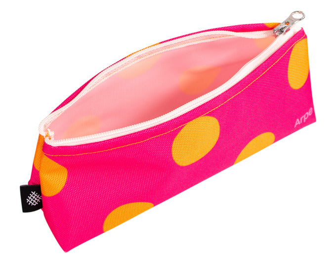 Entdecken Sie das ARPE Necessaire XS dots warm sunset 8 x 18 cm – stilvoll, langlebig und perfekt für unterwegs. Ideal für Kosmetik und kleine Utensilien.