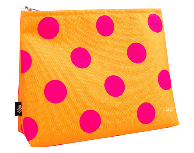 ARPE Necessaire XS dots olive green 8 x 18 cm in  präsentiert im Onlineshop von KAQTU Design AG. Badzubehör ist von ARPE