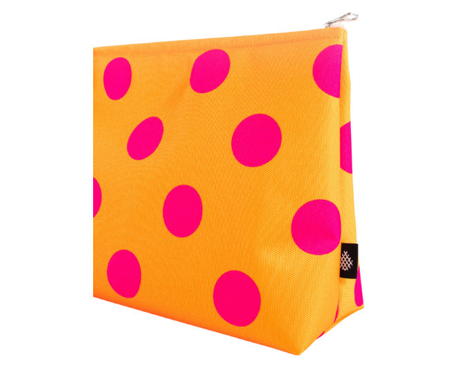 Entdecken Sie das ARPE Necessaire L dots warm sunset (18 x 23 cm) – stilvolles Badzubehör mit modernem Design und hochwertiger Verarbeitung für vielseitige Nutzung.