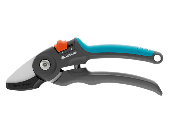 GARDENA Gartenschere PremiumCut dry wood in präsentiert im Onlineshop von KAQTU Design AG. Werkzeug ist von GARDENA