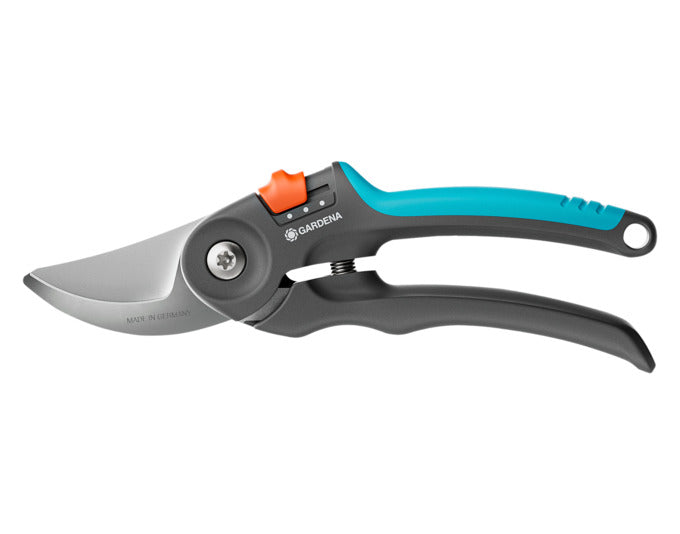 GARDENA Gartenschere PremiumCut flex in präsentiert im Onlineshop von KAQTU Design AG. Werkzeug ist von GARDENA