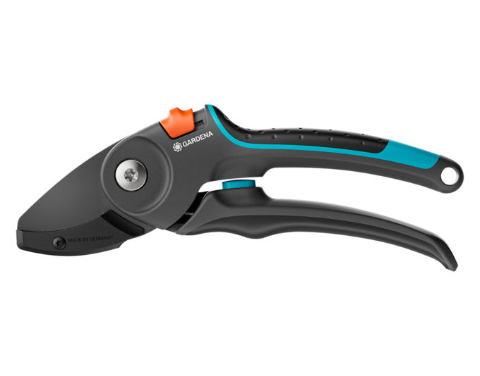 GARDENA Gartenschere PremiumCut pro dry wood in präsentiert im Onlineshop von KAQTU Design AG. Werkzeug ist von GARDENA