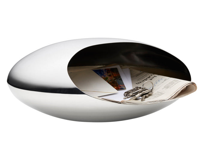 Entdecken Sie die PHILIPPI Schale Cocoon grande aus hochwertigem Edelstahl. Mit ihrem eleganten Design und vielseitigen Einsatzmöglichkeiten wird sie zum stilvollen Highlight in jedem Raum.