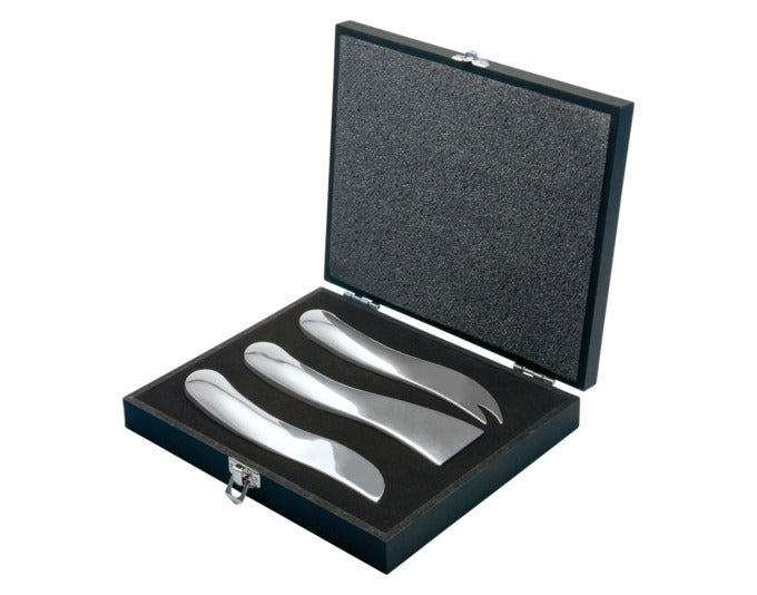Entdecken Sie das elegante PHILIPPI Käsemesserset WAVE 3tlg. – ideal für Käseliebhaber, mit hochwertigem Edelstahl und stilvoller Holzbox.