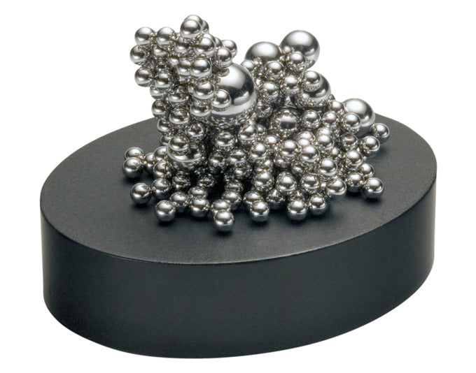 PHILIPPI Stresskiller Malo Sockel magnetisch mit 200 Stahlkugeln 9x7x2 cm in präsentiert im Onlineshop von KAQTU Design AG. Bürozubehör ist von PHILIPPI