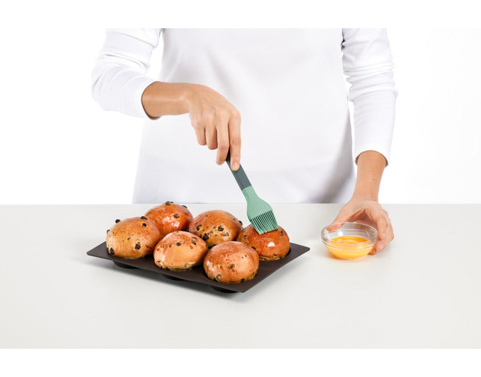 Entdecken Sie den LÉKUÉ Backpinsel aus Silikon (21x4 cm) in grün – ideal zum Einfetten, Bestreichen und Dekorieren. Hitzebeständig und langlebig!