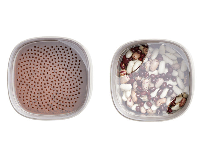 Entdecken Sie das LÉKUÉ Vorratsdose Flip 3er-Set in Beige – die stilvolle und praktische Lösung für Ihre Küchenorganisation. Mit einem 1,35 l und zwei 0,6 l Behältern bleiben Ihre Lebensmittel frisch und ordentlich.