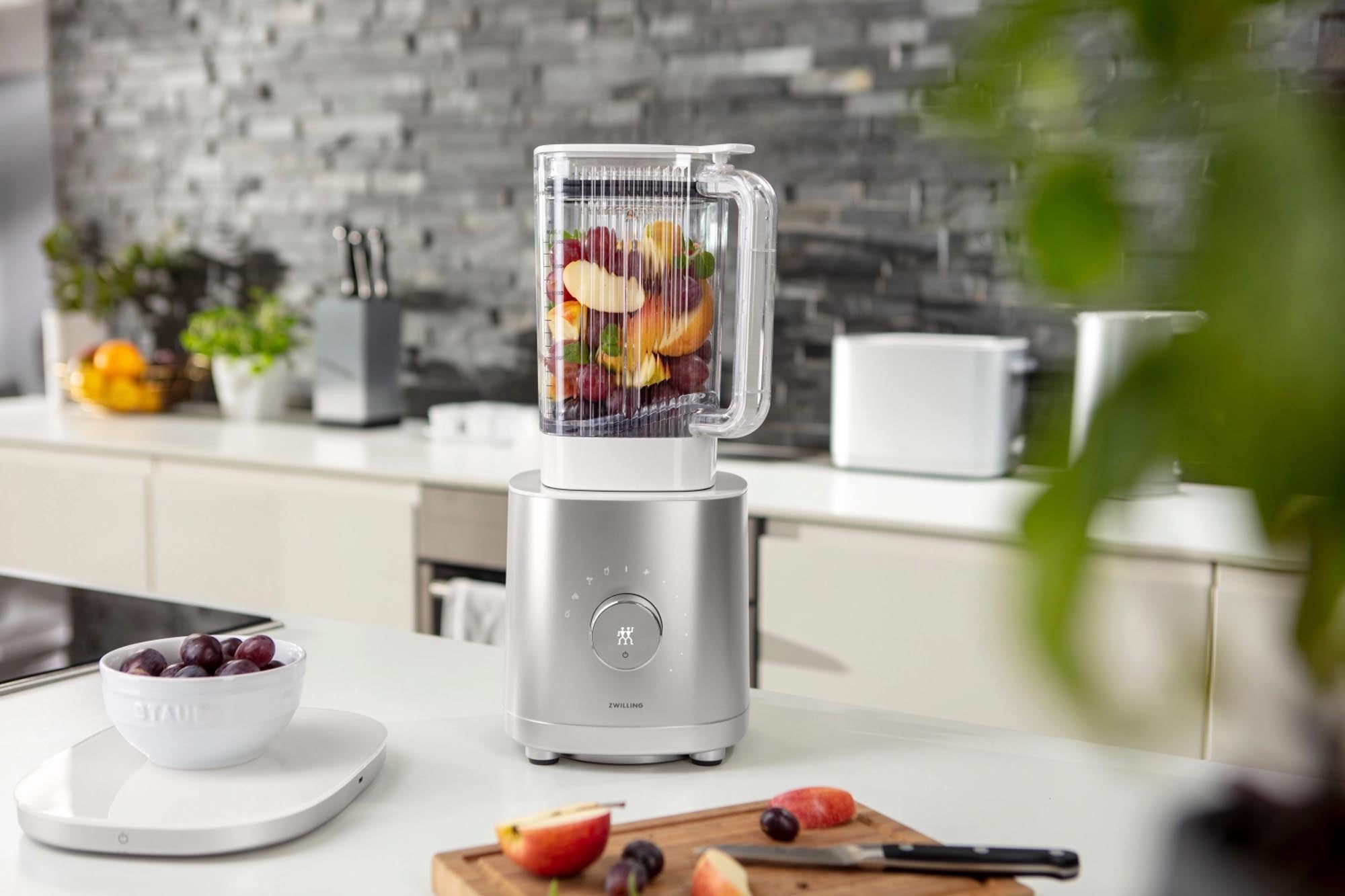 Eleganter 1,4L Standmixer von Zwilling in Silber für vielseitige Küche.